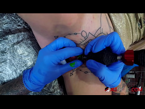 ❤️ Äärimmäisen tatuoitu hottie Sully Savage sai tatuoinnin klitorikseen ️ Porno at fi.psi-mass.ru ☑